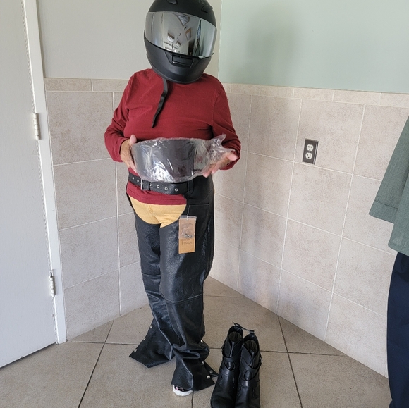 Black Leather Riding Chaps - Picture 5 of 12